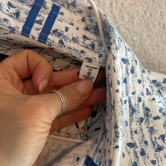 Robert Graham Abstract Blue and White Shirt - Picture 4 of 7